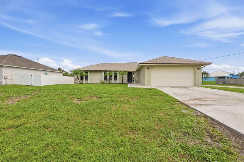 3 bedroom Single Family Residence at 682 SW Jacoby Avenue, Port St Lucie Section 21, Port St. Lucie — photo 1