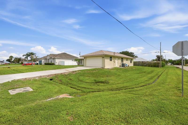 3 bedroom Single Family Residence at 682 SW Jacoby Avenue, Port St Lucie Section 21, Port St. Lucie — photo 2