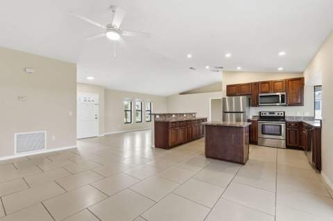 682 SW Jacoby Avenue, Port St. Lucie FL - photo 13 of 44