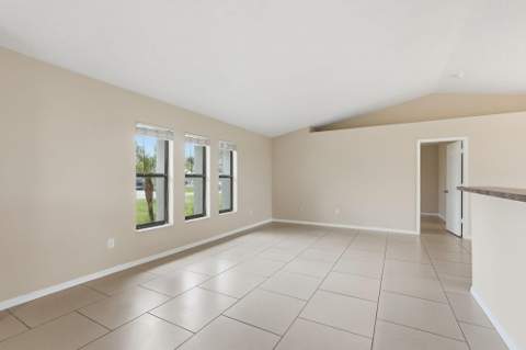 682 SW Jacoby Avenue, Port St. Lucie FL - photo 10 of 44