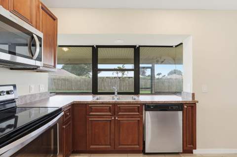 682 SW Jacoby Avenue, Port St. Lucie FL - photo 7 of 44