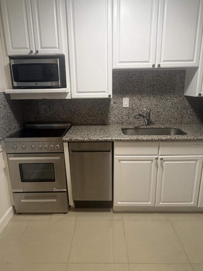 1 bedroom Condominium at 340 NW 19th Street #Unit 209, Boca Hills, Boca Raton — photo 2