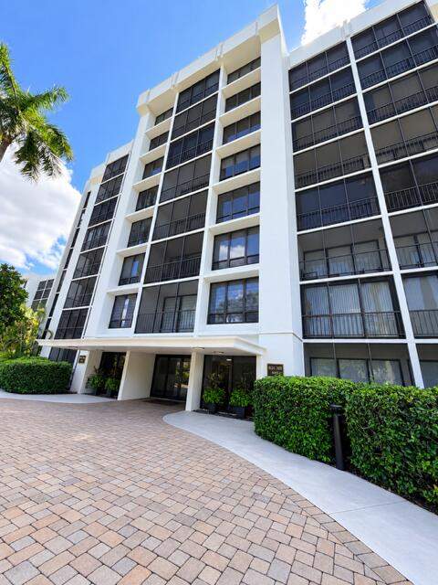 2 bedroom Condominium at 6845 Willow Wood Drive, Willow Wood Midrise Condo, Boca Raton — photo 2