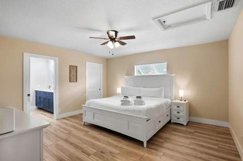 6880 Kingston Drive, Lake Worth FL - photo 13 of 41