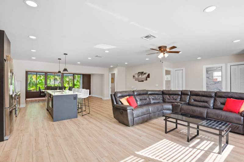 4 bedroom Single Family Residence at 6880 Kingston Drive, Island Estates, Lake Worth — photo 2