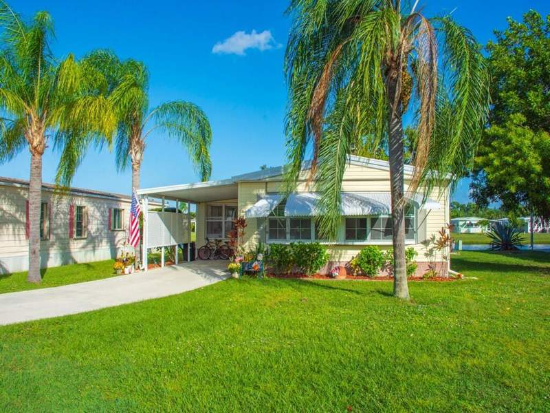 2 bedroom Manufactured Home at 12 Toreador, Spanish Lakes Golf Village, Port St. Lucie — photo 3