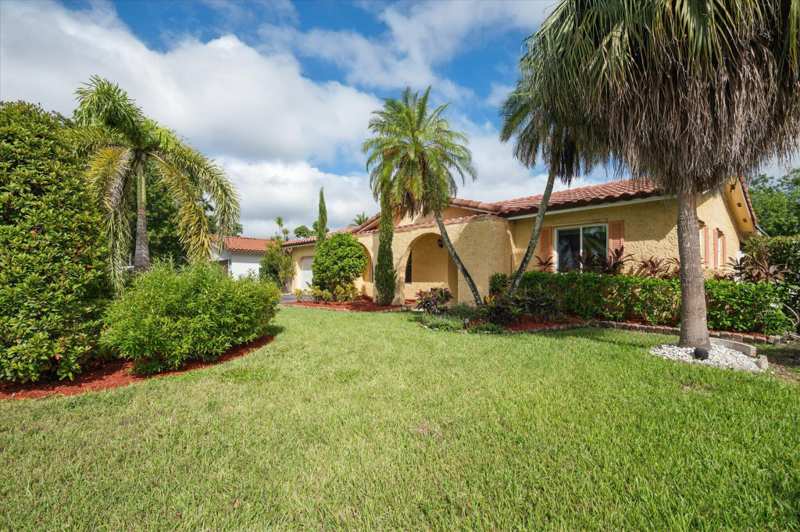 3 bedroom Single Family Residence at 11913 NW 31st Street, Coral Springs Country Club, Coral Springs — photo 1