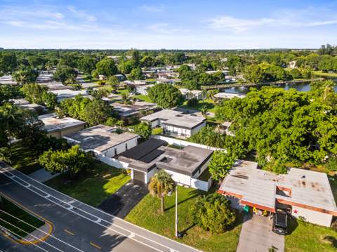 6408 Brookwood Boulevard, Tamarac FL - photo 8 of 75