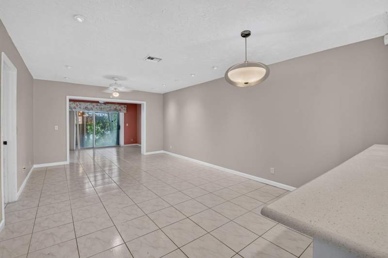 2 bedroom Villa at 6789 Moonlit Drive, Camelot Village Sec 1, Delray Beach — photo 3