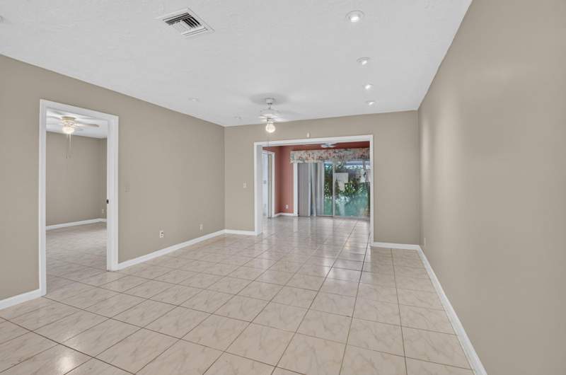 2 bedroom Villa at 6789 Moonlit Drive, Camelot Village Sec 1, Delray Beach — photo 5