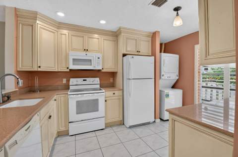 6789 Moonlit Drive, Delray Beach FL - photo 12 of 45