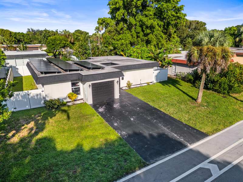 3 bedroom Single Family Residence at 6408 Brookwood Boulevard, Mainlands Of Tamarac Lakes, Tamarac — photo 1