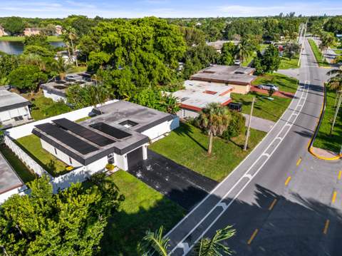 6408 Brookwood Boulevard, Tamarac FL - photo 9 of 75