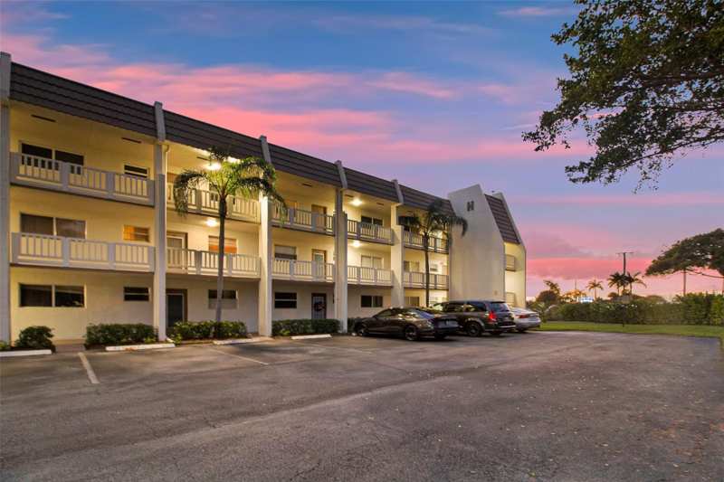 2 bedroom Condominium at 6890 Royal Palm Boulevard #312H, Royal Park Gardens Iii-H Condo, Margate — photo 1