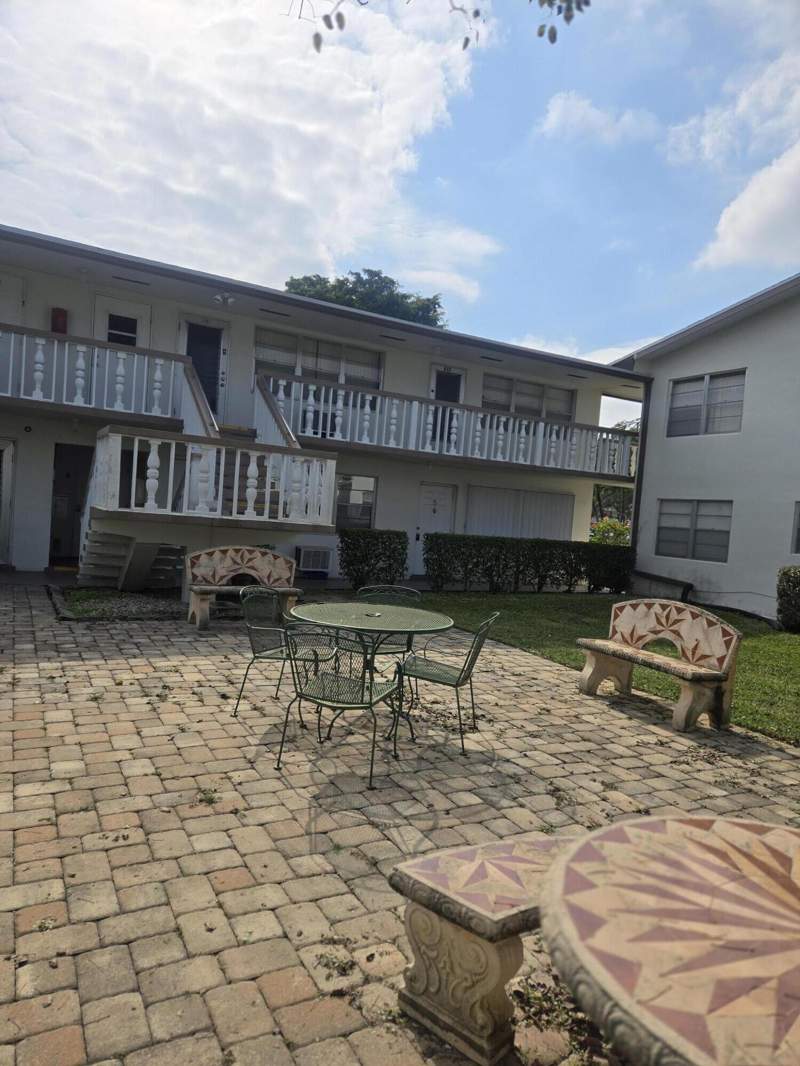 1 bedroom Condominium at 17 Cambridge A, Cambridge Condo, West Palm Beach — photo 4