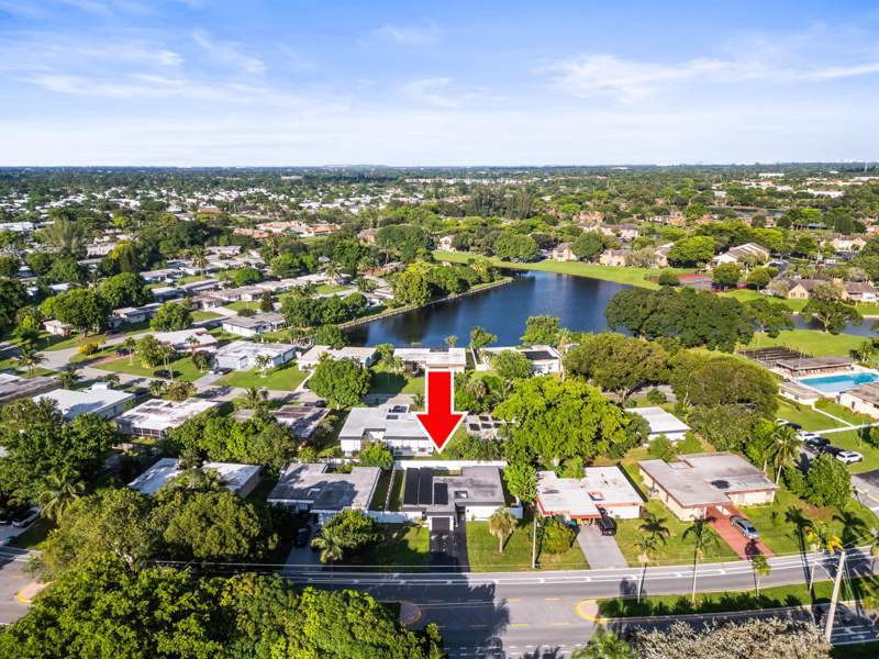 3 bedroom Single Family Residence at 6408 Brookwood Boulevard, Mainlands Of Tamarac Lakes, Tamarac — photo 2