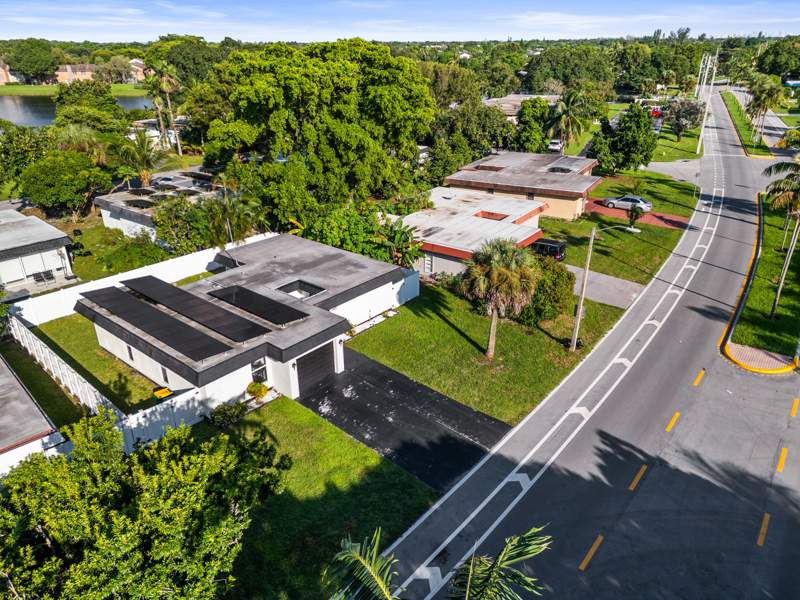 3 bedroom Single Family Residence at 6408 Brookwood Boulevard, Mainlands Of Tamarac Lakes, Tamarac — photo 3