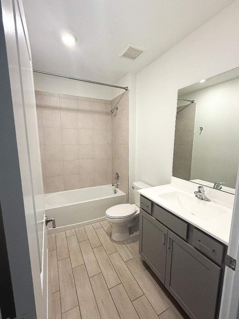 5 bedroom Single Family Residence at 6060 Stonecrest Court, Ranchette Lake, Haverhill — photo 5
