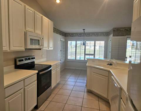 909 SW Lake Charles Circle, Port St. Lucie FL - photo 15 of 33