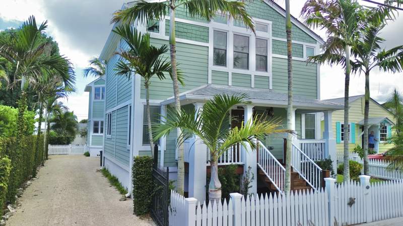 4 bedroom Single Family Residence at 9172 SE Apollo Street, Olympia / Zeus Park, Hobe Sound — photo 3