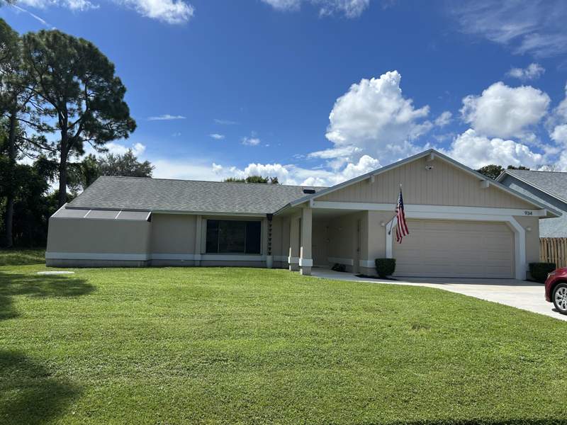 3 bedroom Single Family Residence at 934 SE Atlantus Avenue, Port St Lucie Section 3, Port St. Lucie — photo 2