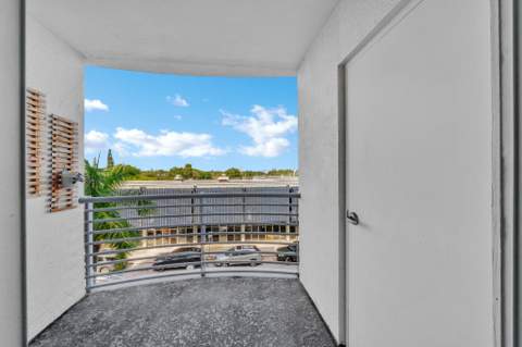 1830 Radius Drive #307, Hollywood FL - photo 15 of 50