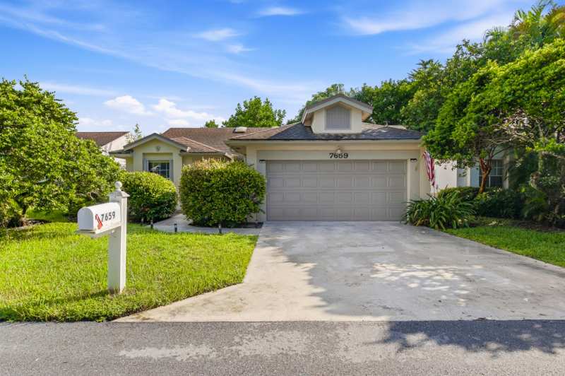3 bedroom Single Family Residence at 7659 Kings Ride, Mnr Forest 3, Boynton Beach — photo 1