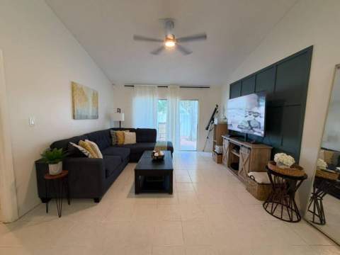 1437 Royal Forest Court, West Palm Beach FL - photo 18 of 51