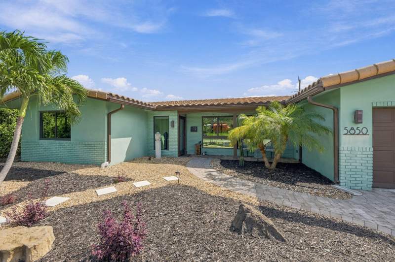 3 bedroom Single Family Residence at 5850 NE 21st Avenue, Imperial Point 3rd Sec, Fort Lauderdale — photo 3