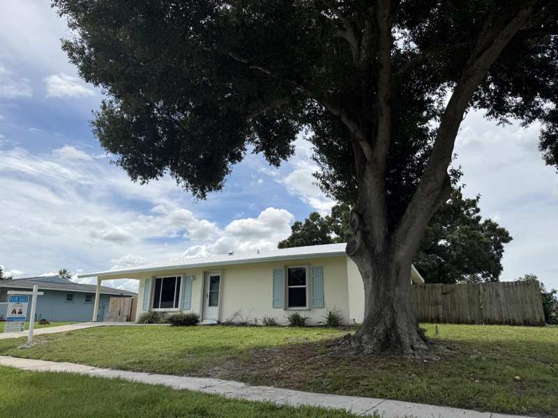 2 bedroom Single Family Residence at 142 NE Bracken Road, River Park Unit 9 Part C, Port St. Lucie — photo 1