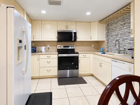 816 NW 8th Avenue, Boynton Beach FL - photo 6 of 14