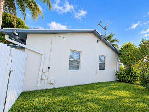 816 NW 8th Avenue, Boynton Beach FL - photo 10 of 14