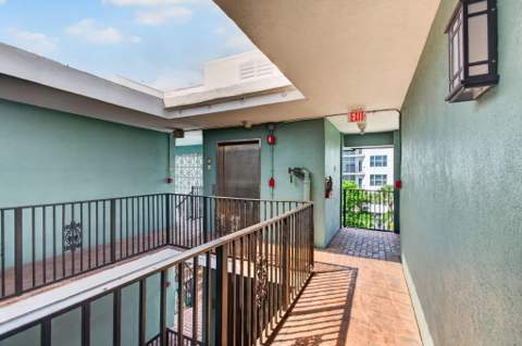 180 SE 20th Avenue #403, Deerfield Beach FL - photo 13 of 65