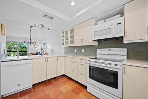 18350 SE Wood Haven Lane, Jupiter FL - photo 7 of 38