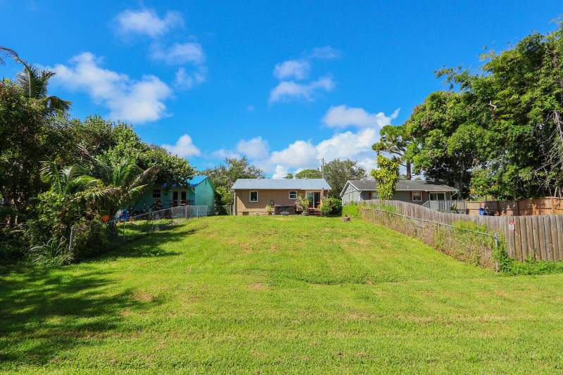 2 bedroom Single Family Residence at 5275 SE Horizon Avenue, Port Salerno, Stuart — photo 3