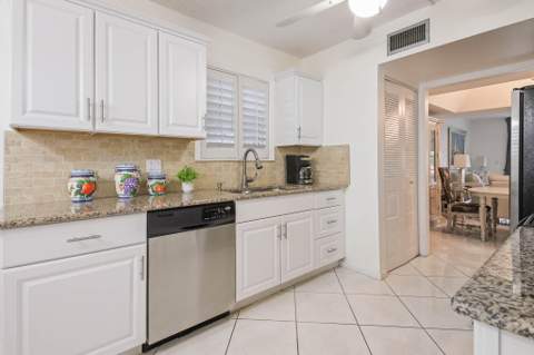 6850 10th Avenue #206, Lake Worth FL - photo 9 of 30