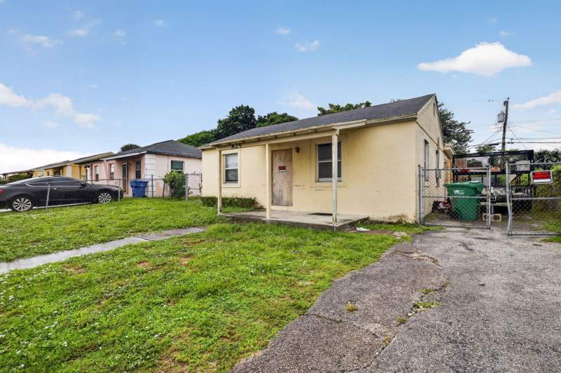 3 bedroom Single Family Residence at 825 W 5th Street, Riviera Beach Heights Add 3, Riviera Beach — photo 3