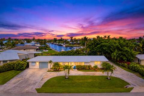 387 SW Riverway Boulevard, home for sale on SW Riverway Boulevard