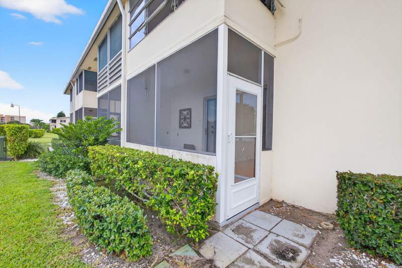 1 bedroom Condominium at 221 Coventry J, Coventry Condo, West Palm Beach — photo 3