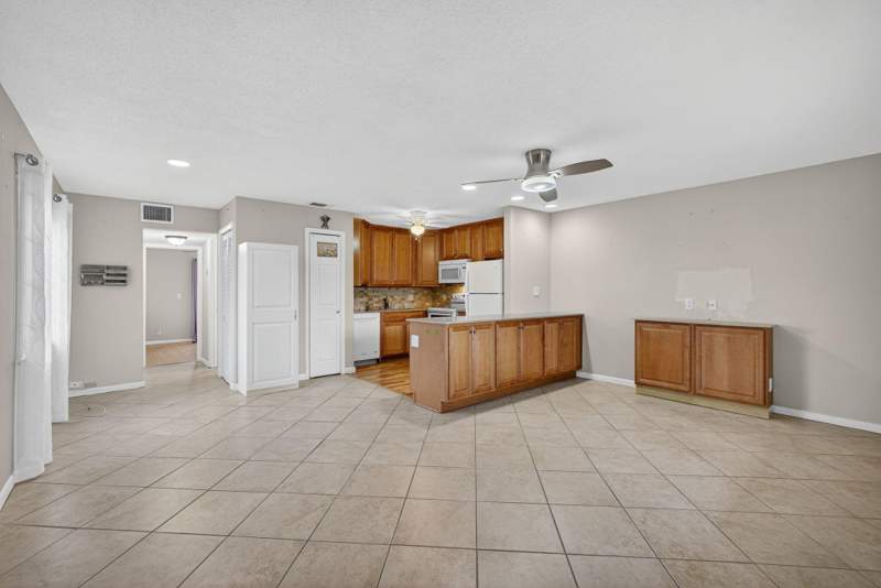 1 bedroom Condominium at 221 Coventry J, Coventry Condo, West Palm Beach — photo 4