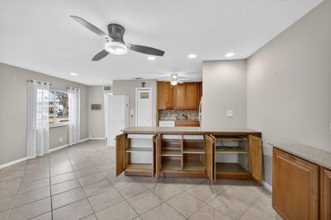 221 Coventry J, West Palm Beach FL - photo 8 of 52