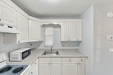 2446 SE Garden Terrace #302, Port St. Lucie FL - photo 10 of 40