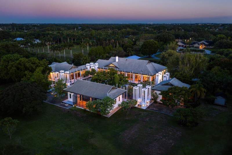 4 bedroom Single Family Residence at 8549 Surrey Lane, Palm Beach Farms Co 3, Boca Raton — photo 2