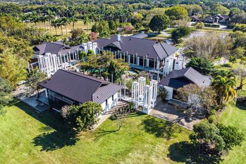 8549 Surrey Lane, Boca Raton FL - photo 9 of 104
