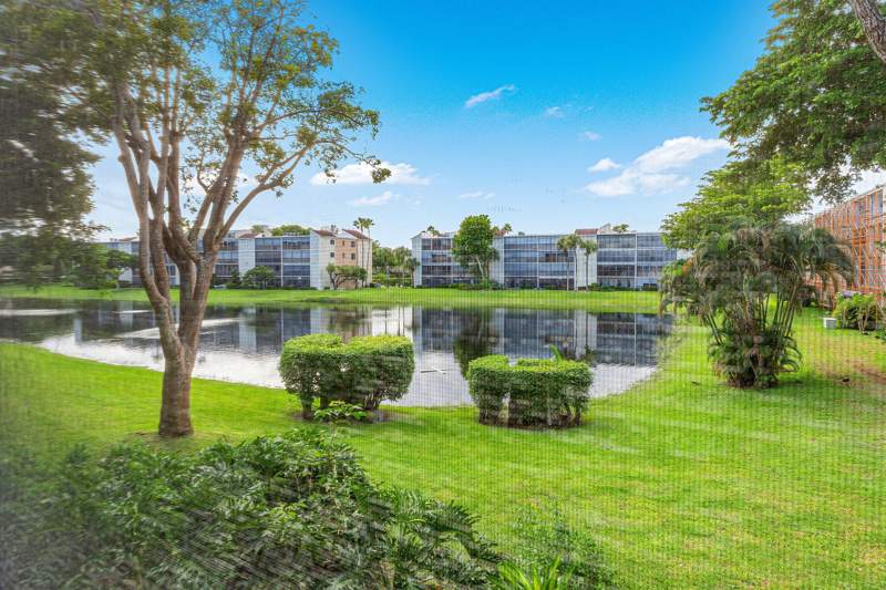 2 bedroom Condominium at 6585 Kensington Lane #Apt 207, Huntington Lakes Sec One Condos, Delray Beach — photo 2