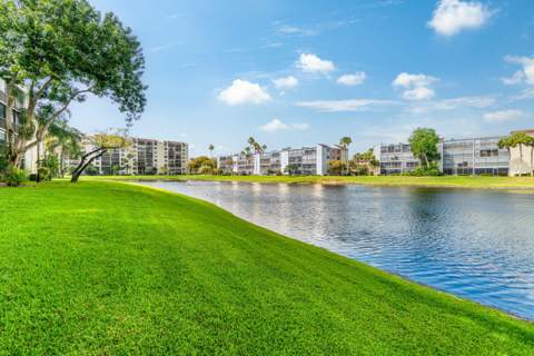 6585 Kensington Lane #Apt 207, Delray Beach FL - photo 23 of 26