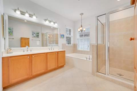 654 Castle Drive, Palm Beach Gardens FL - photo 11 of 35