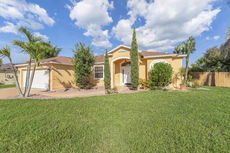 3 bedroom Single Family Residence at 103 NW Aileen Street, Port St Lucie Section 27, Port St. Lucie — photo 1