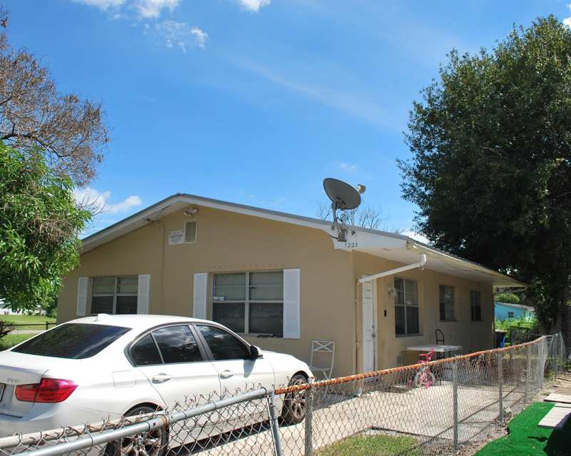 3 bedroom Single Family Residence at 1223 McCray Court, McCray Court Subdivision, Fort Pierce — photo 1