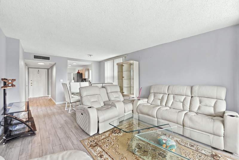 2 bedroom Condominium at 5860 NW 64th Avenue #201, Bermuda Club Eight Condo, Tamarac — photo 4